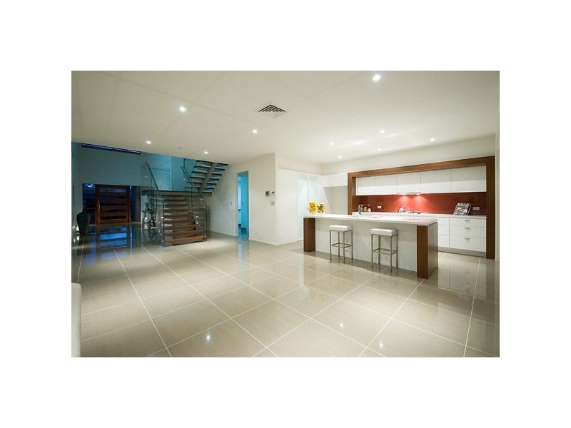 4 Rebecca Court, Broadbeach Waters QLD 4218