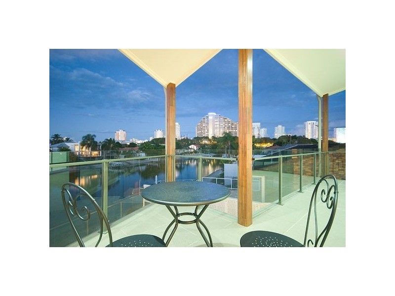 4 Rebecca Court, Broadbeach Waters QLD 4218