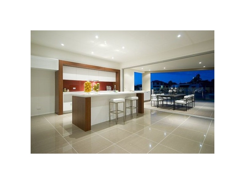 4 Rebecca Court, Broadbeach Waters QLD 4218