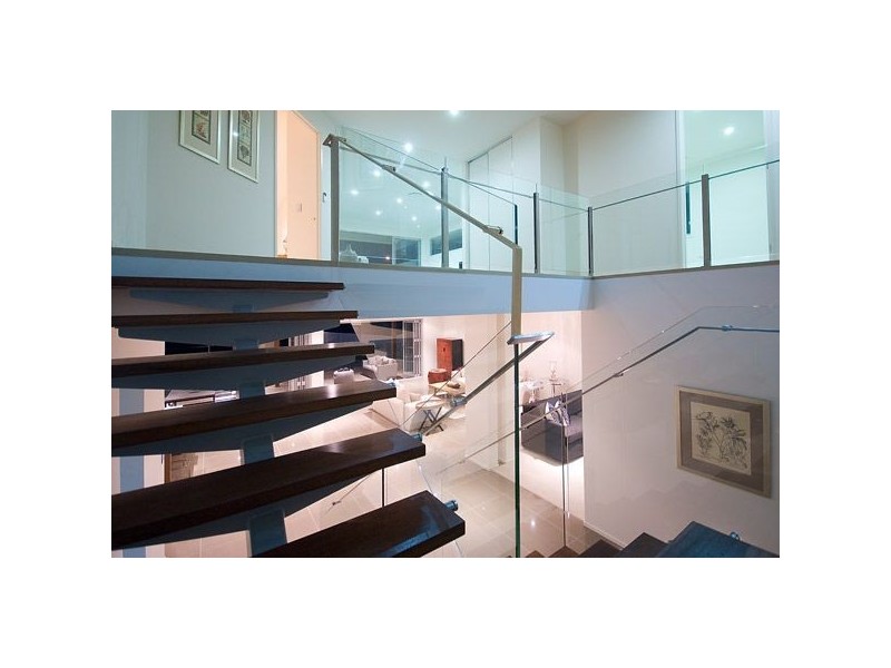 4 Rebecca Court, Broadbeach Waters QLD 4218