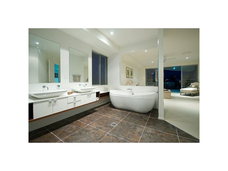 4 Rebecca Court, Broadbeach Waters QLD 4218