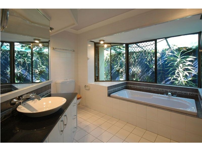 1 Rudd Street, Broadbeach Waters QLD 4218