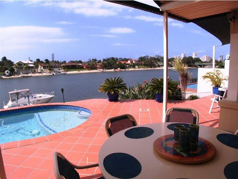 78 Waitomo Street, Broadbeach Waters QLD 4218