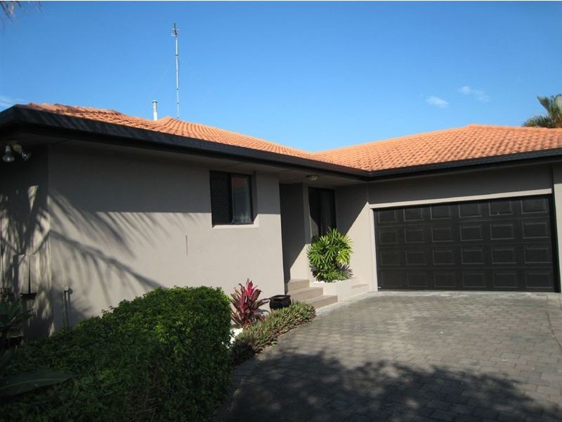 140 Rio Vista Blvd, Broadbeach Waters QLD 4218