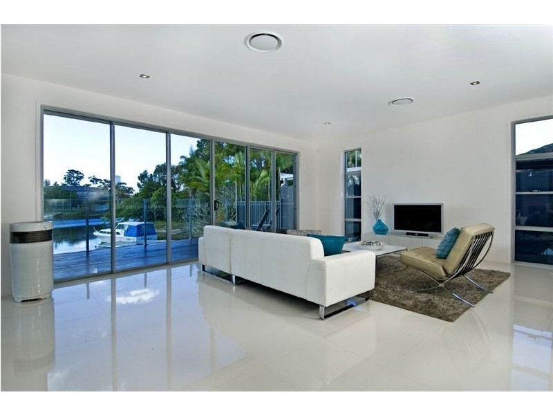 73 Rudd Court, Broadbeach Waters QLD 4218