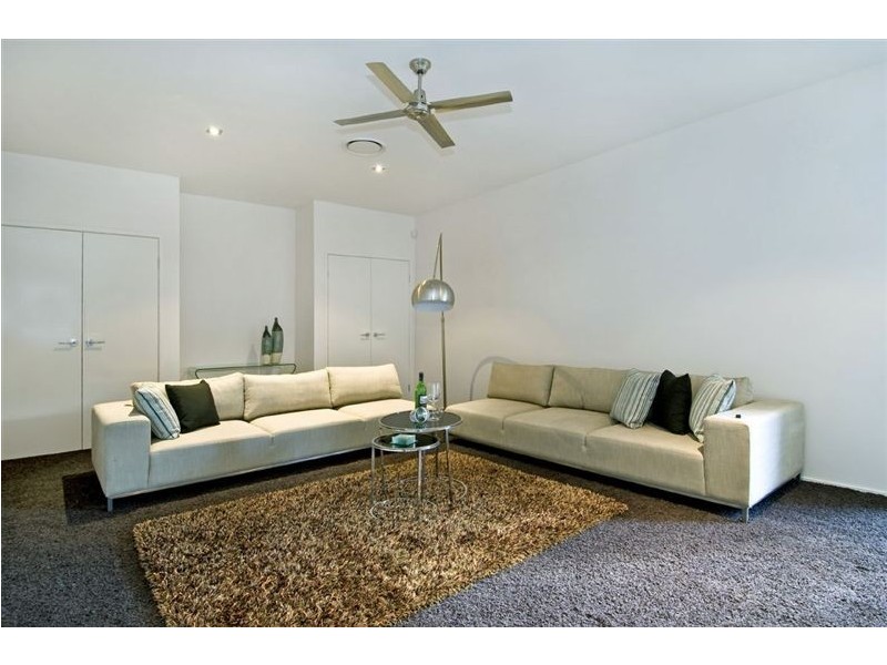 73 Rudd Court, Broadbeach Waters QLD 4218