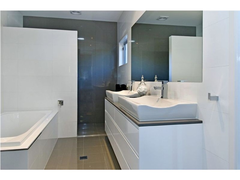 73 Rudd Court, Broadbeach Waters QLD 4218