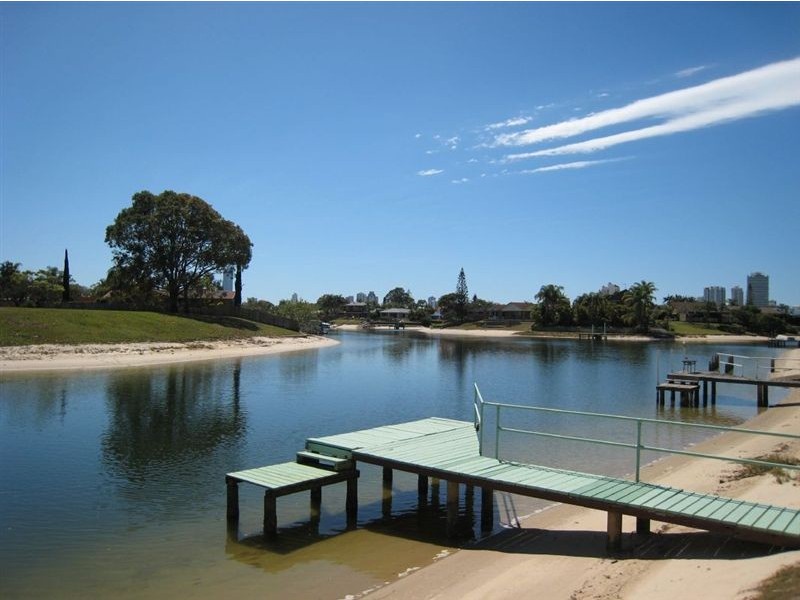 18 Cocos Crescent, Broadbeach Waters QLD 4218