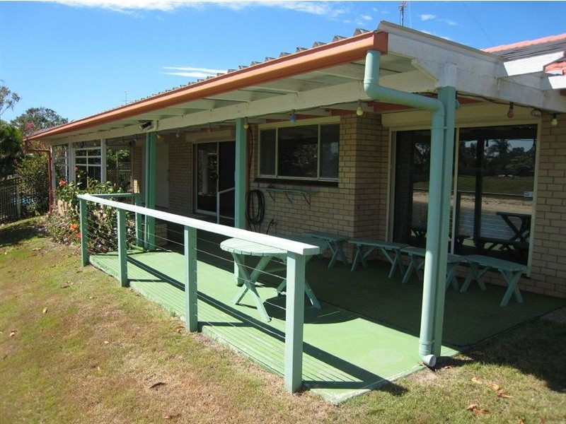 18 Cocos Crescent, Broadbeach Waters QLD 4218