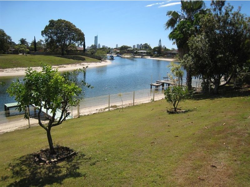 18 Cocos Crescent, Broadbeach Waters QLD 4218
