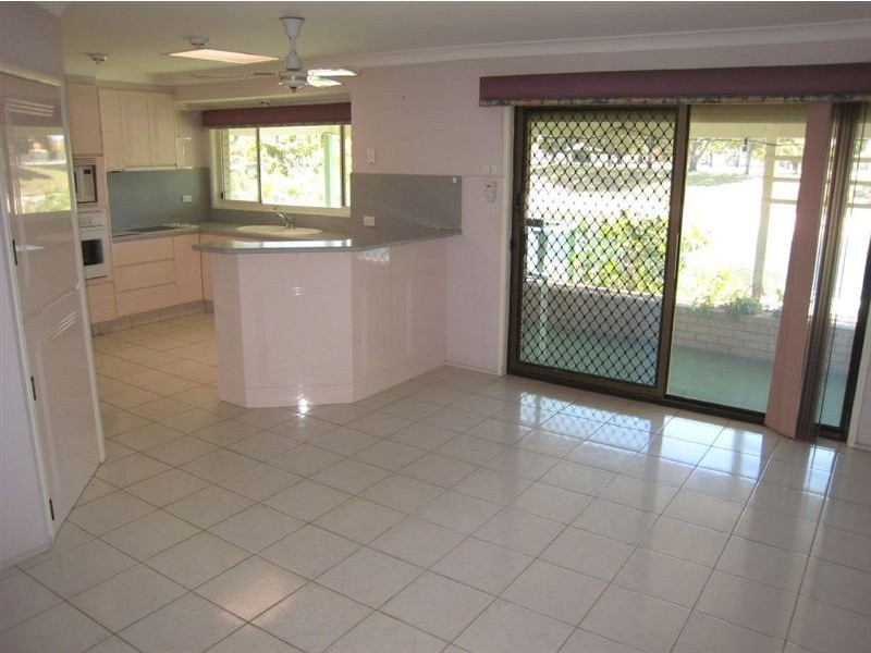 18 Cocos Crescent, Broadbeach Waters QLD 4218