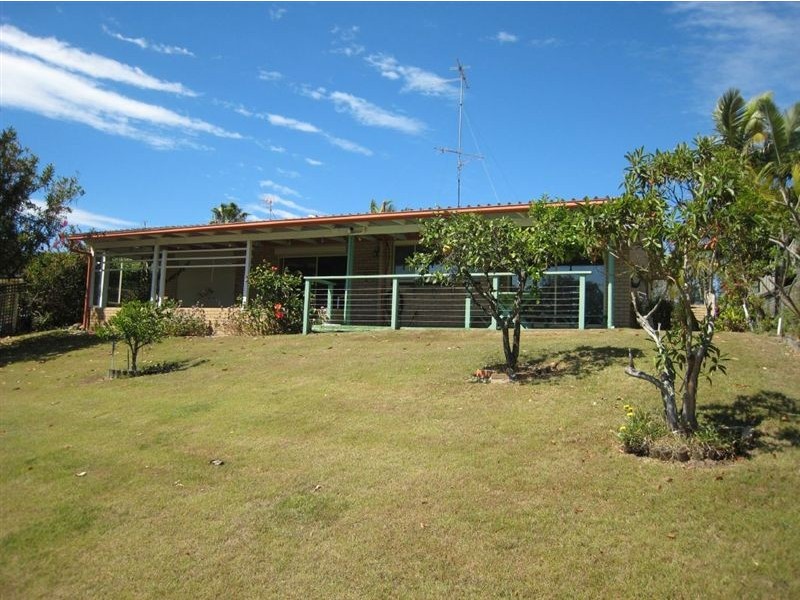 18 Cocos Crescent, Broadbeach Waters QLD 4218