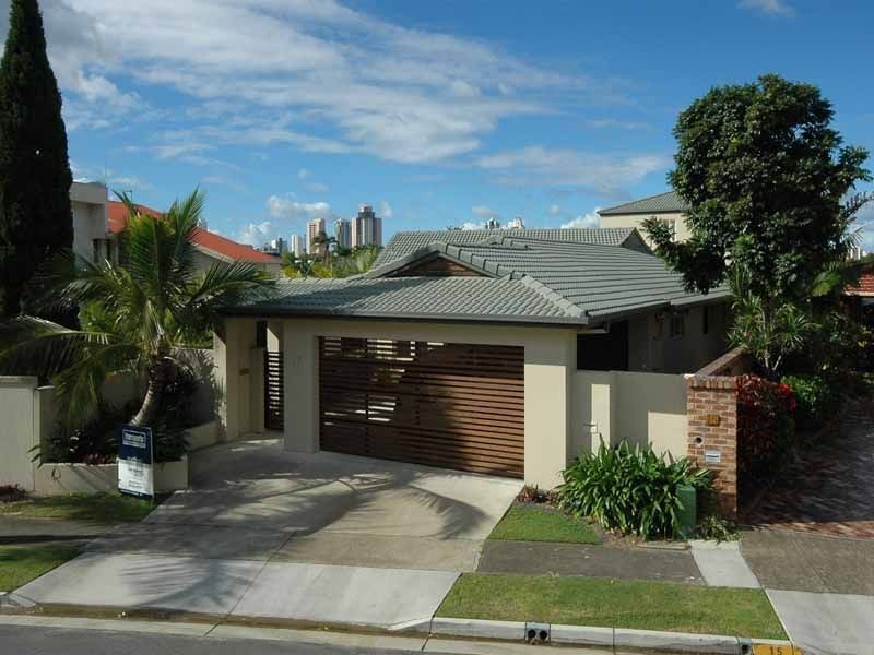 17 Bal Harbour, Broadbeach Waters QLD 4218