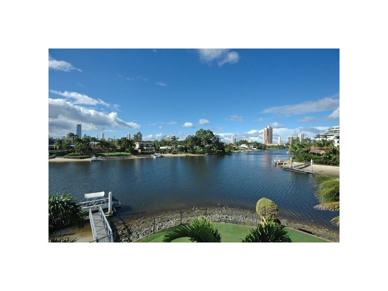 17 Bal Harbour, Broadbeach Waters QLD 4218