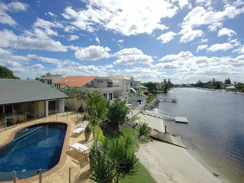 17 Bal Harbour, Broadbeach Waters QLD 4218