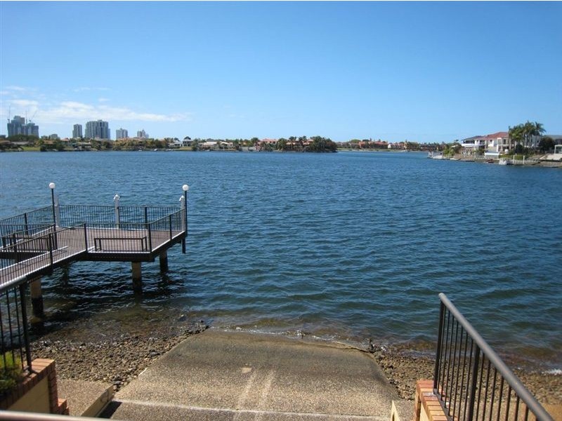 12 Lowanna Court, Mermaid Waters QLD 4218