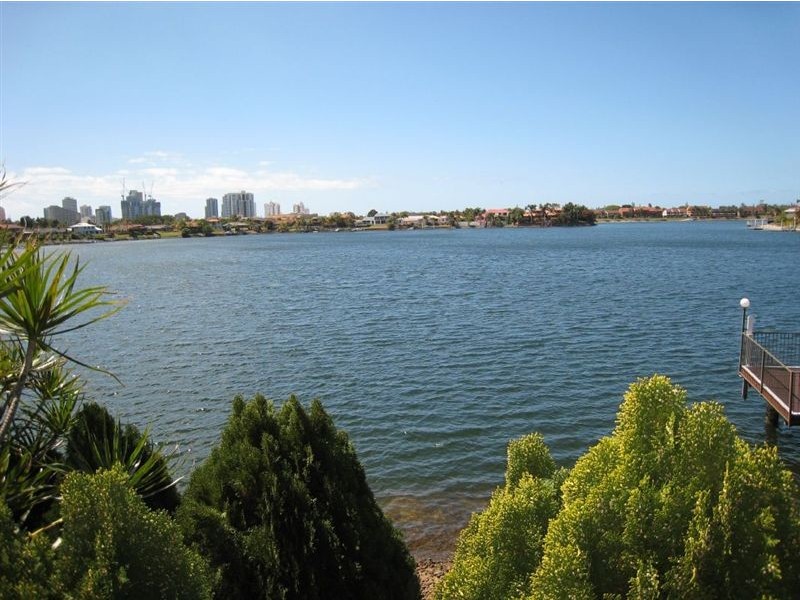 12 Lowanna Court, Mermaid Waters QLD 4218