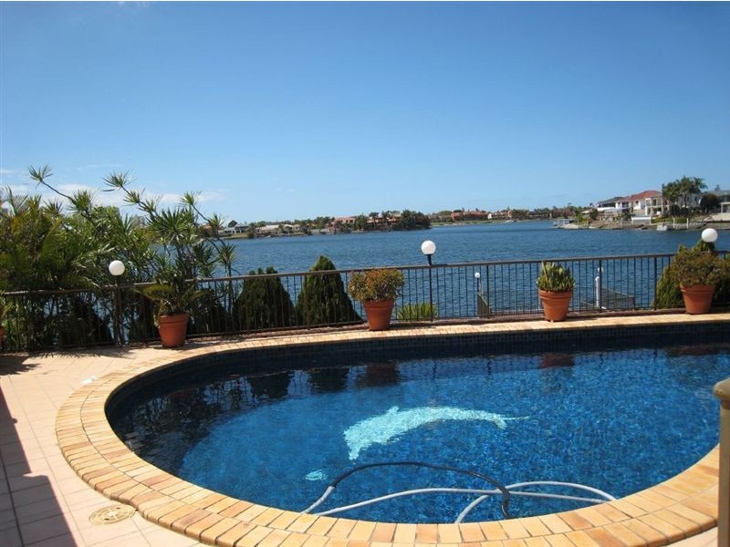 12 Lowanna Court, Mermaid Waters QLD 4218