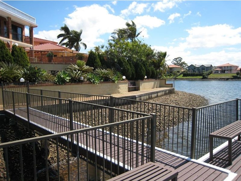12 Lowanna Court, Mermaid Waters QLD 4218