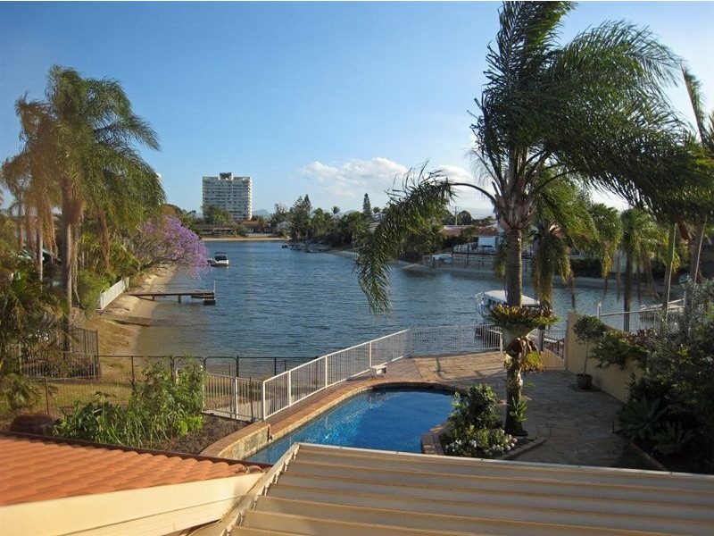 42 Merrimac Blvd, Broadbeach Waters QLD 4218