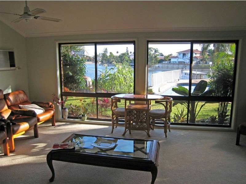 42 Merrimac Blvd, Broadbeach Waters QLD 4218