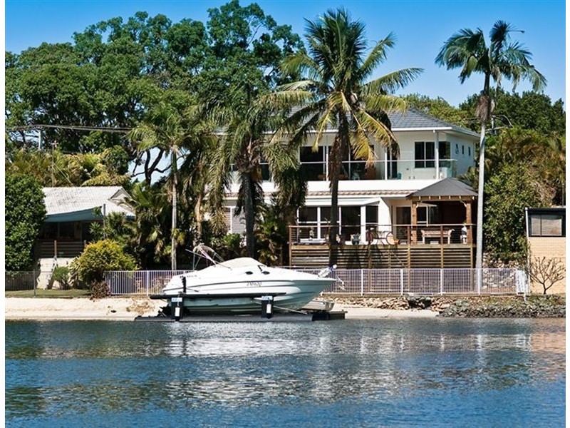 62 Clear Island Road, Broadbeach Waters QLD 4218