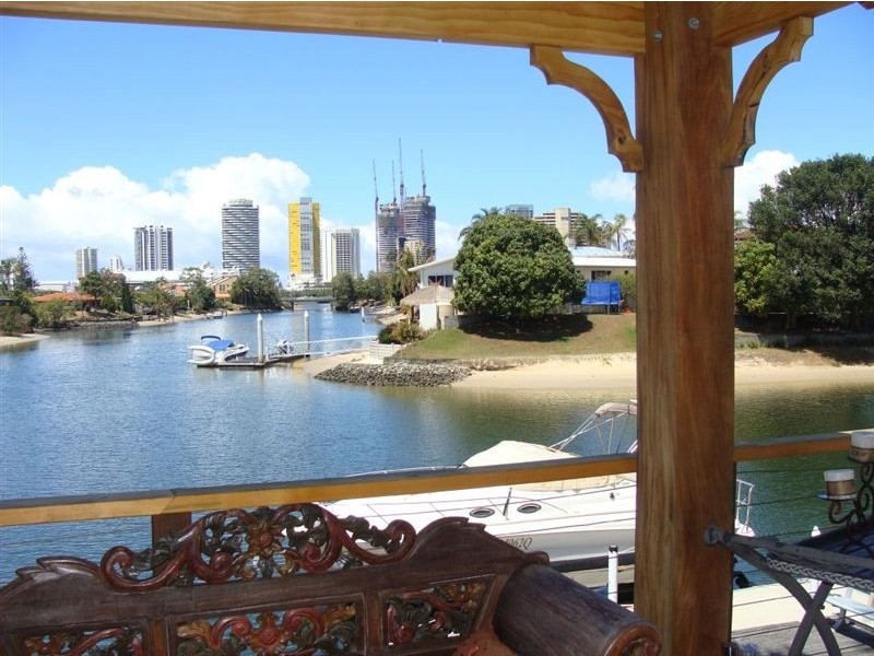 62 Clear Island Road, Broadbeach Waters QLD 4218
