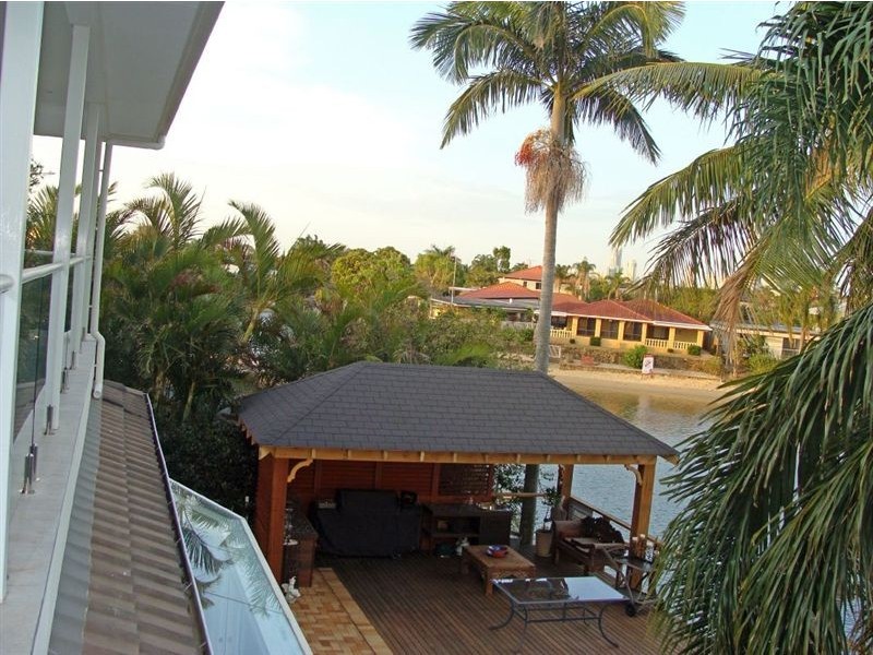 62 Clear Island Road, Broadbeach Waters QLD 4218