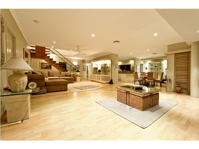62 Clear Island Road, Broadbeach Waters QLD 4218