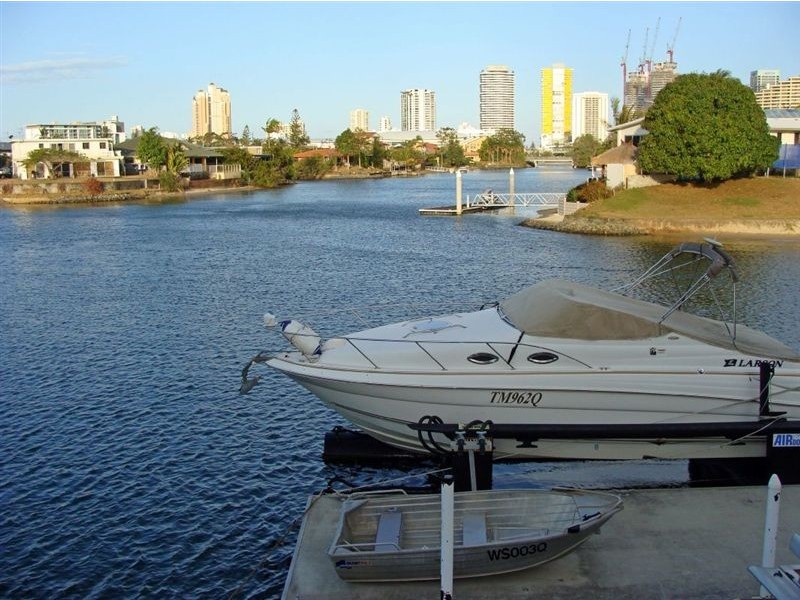 62 Clear Island Road, Broadbeach Waters QLD 4218