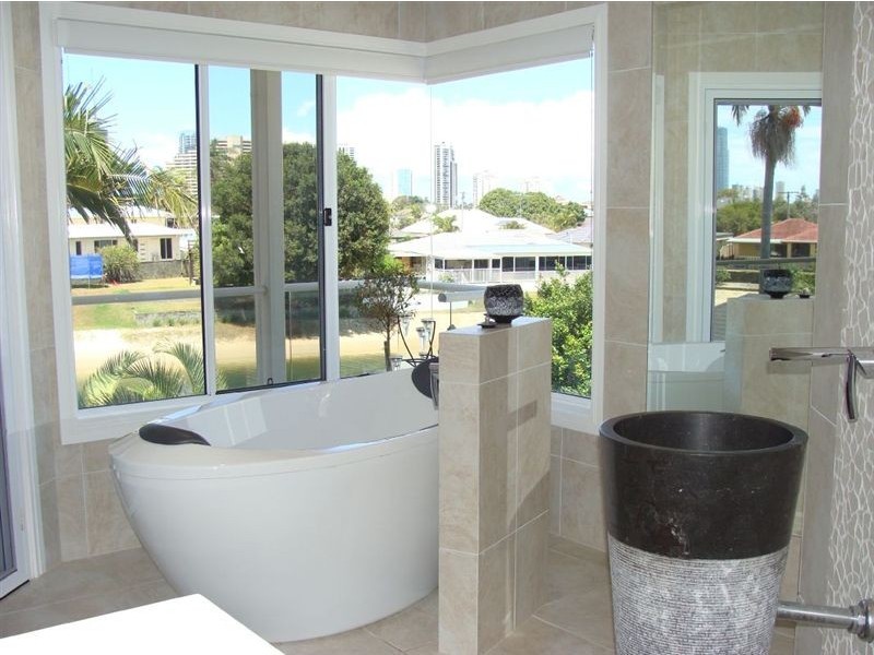 62 Clear Island Road, Broadbeach Waters QLD 4218