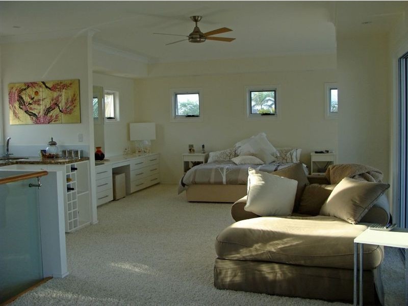 62 Clear Island Road, Broadbeach Waters QLD 4218