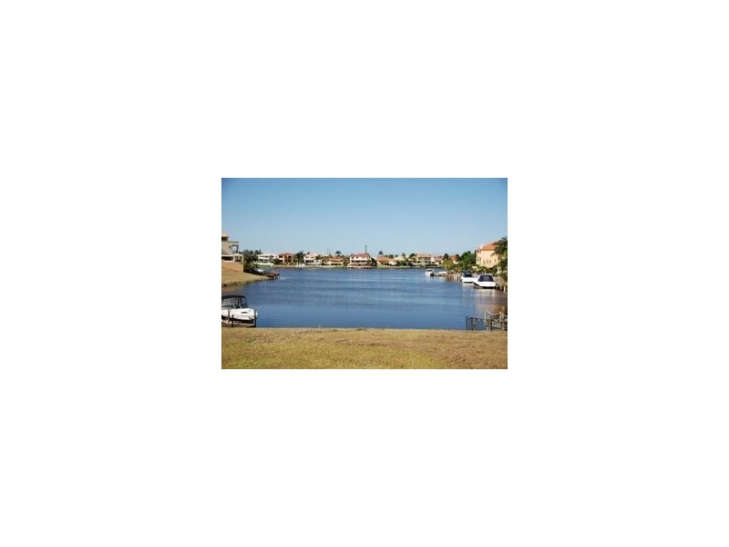 32 Istana View, Clear Island Waters QLD 4226