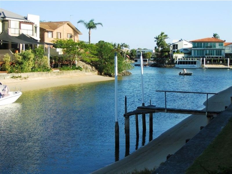 2/8 Havana Key, Broadbeach Waters QLD 4218