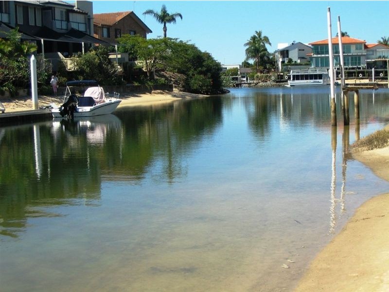 2/8 Havana Key, Broadbeach Waters QLD 4218