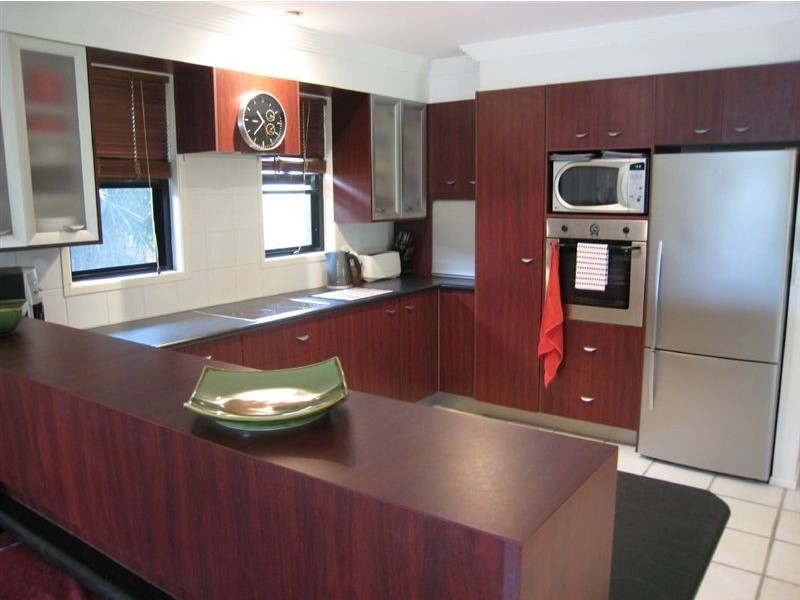 2 Seaforth Avenue, Broadbeach Waters QLD 4218