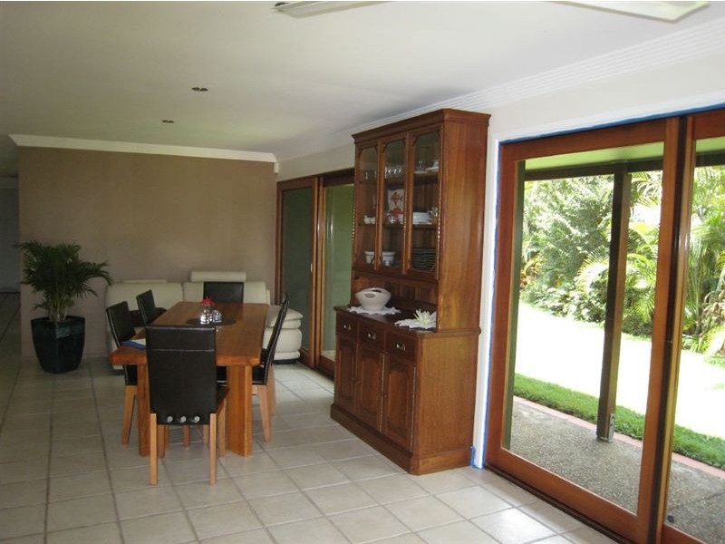2 Seaforth Avenue, Broadbeach Waters QLD 4218