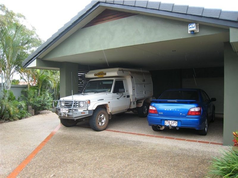 2 Seaforth Avenue, Broadbeach Waters QLD 4218