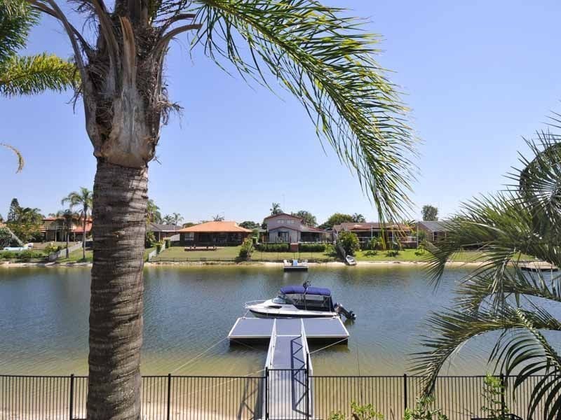 18 Pilot Court, Mermaid Waters QLD 4218