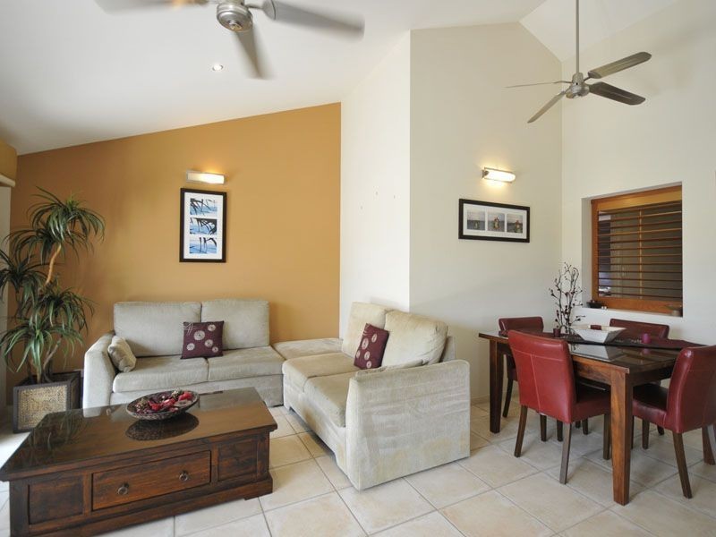 18 Pilot Court, Mermaid Waters QLD 4218