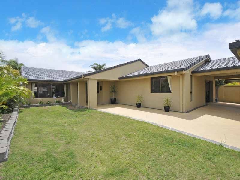 18 Pilot Court, Mermaid Waters QLD 4218