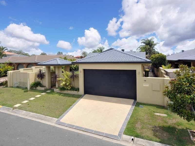 18 Pilot Court, Mermaid Waters QLD 4218