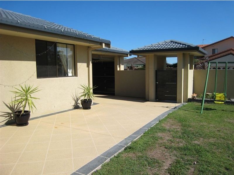 18 Pilot Court, Mermaid Waters QLD 4218