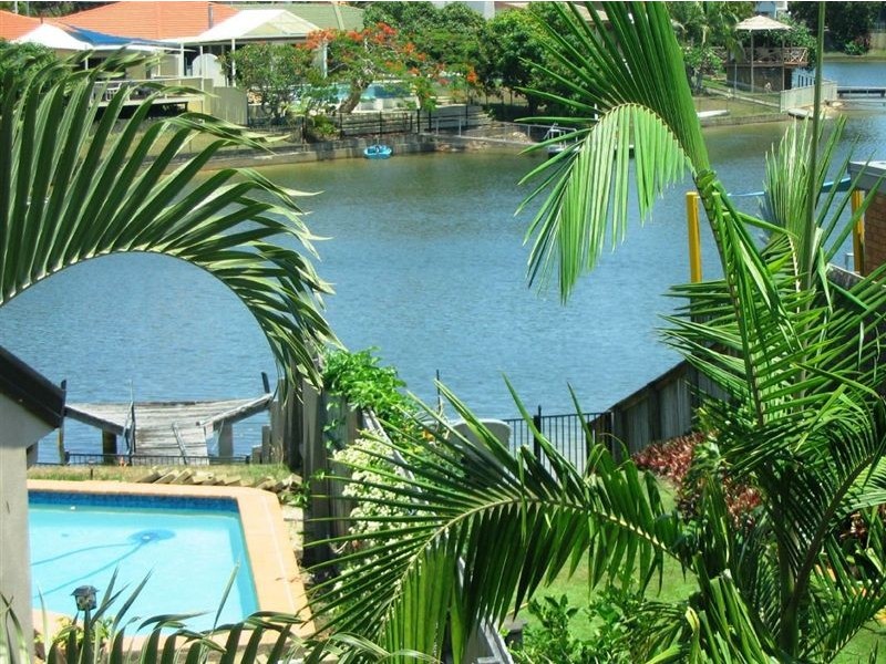 34 Bermuda Street, Broadbeach Waters QLD 4218