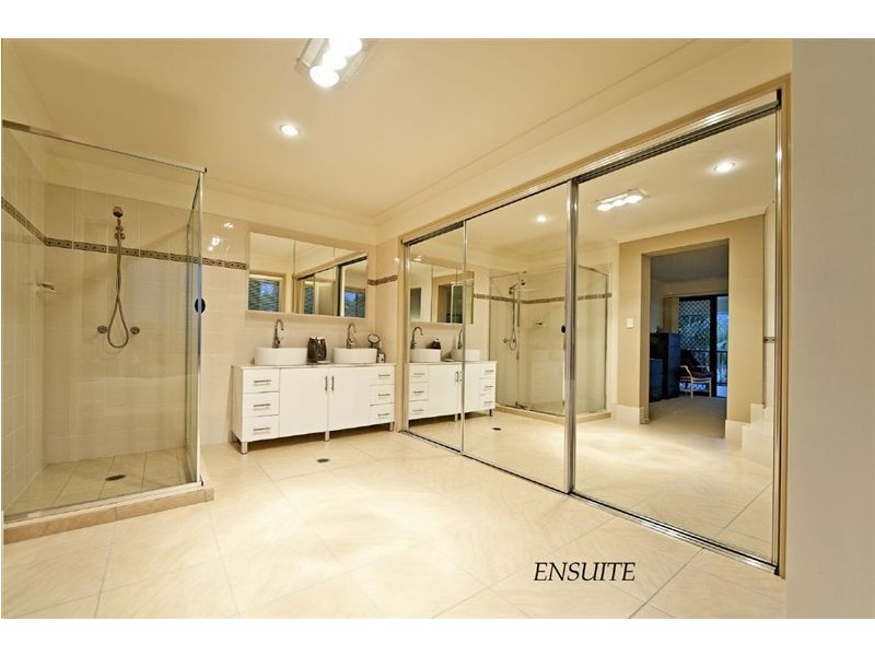 34 Bermuda Street, Broadbeach Waters QLD 4218