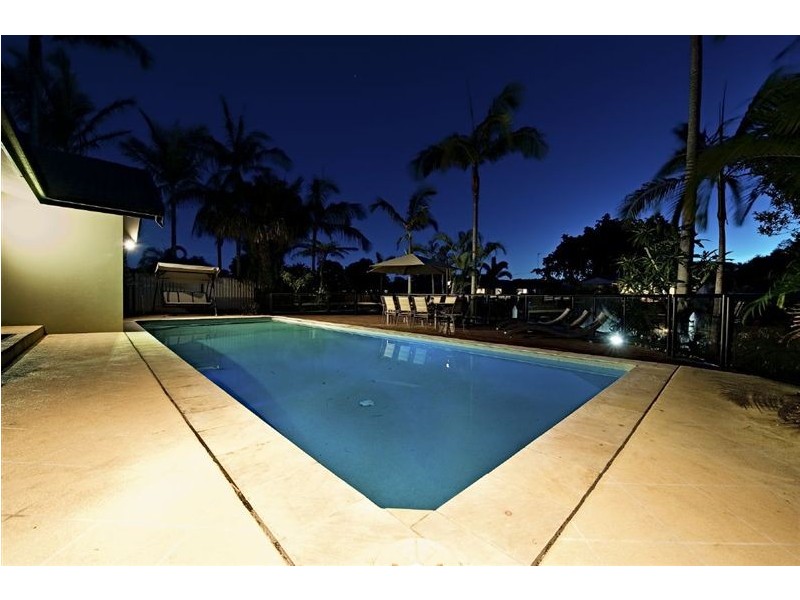 12 Buena Vista Court, Broadbeach Waters QLD 4218