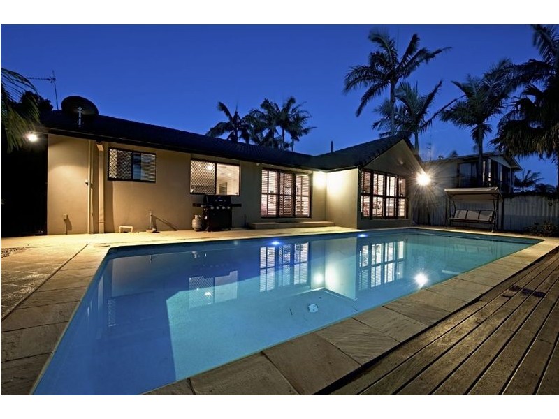 12 Buena Vista Court, Broadbeach Waters QLD 4218