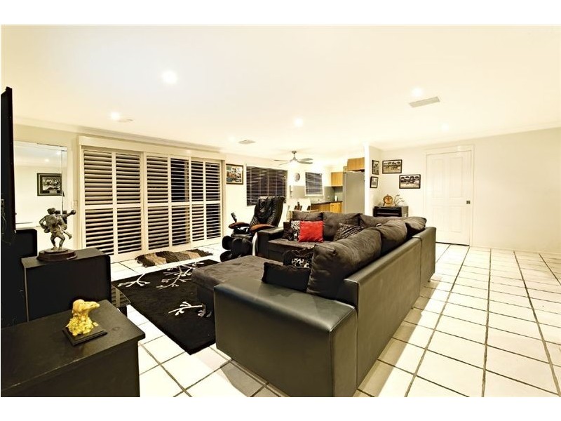12 Buena Vista Court, Broadbeach Waters QLD 4218