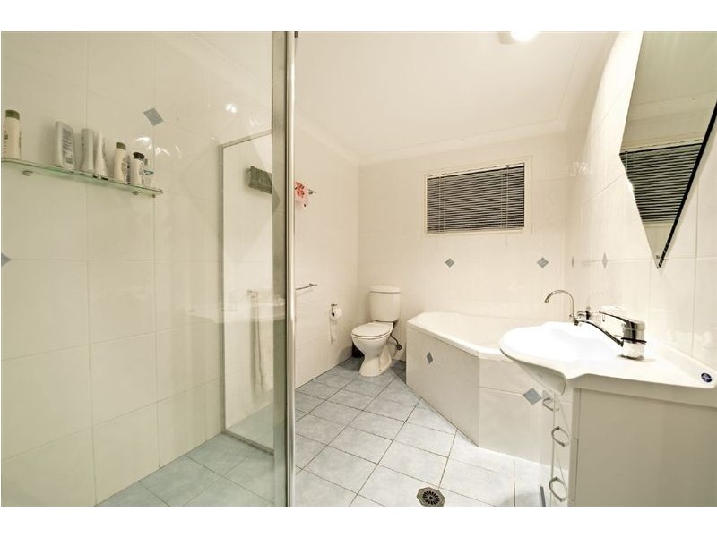 12 Buena Vista Court, Broadbeach Waters QLD 4218