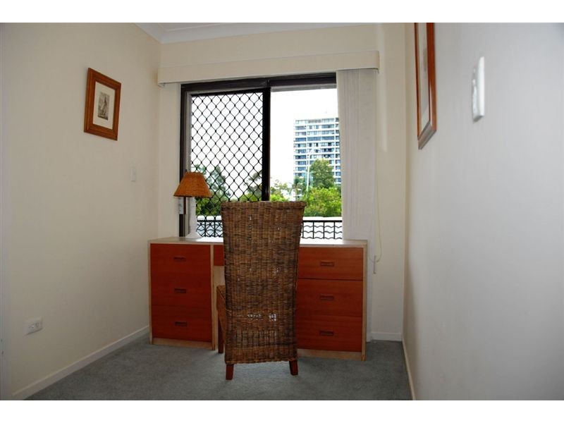 6/49-51 Hooker Boulevard, Broadbeach Waters QLD 4218